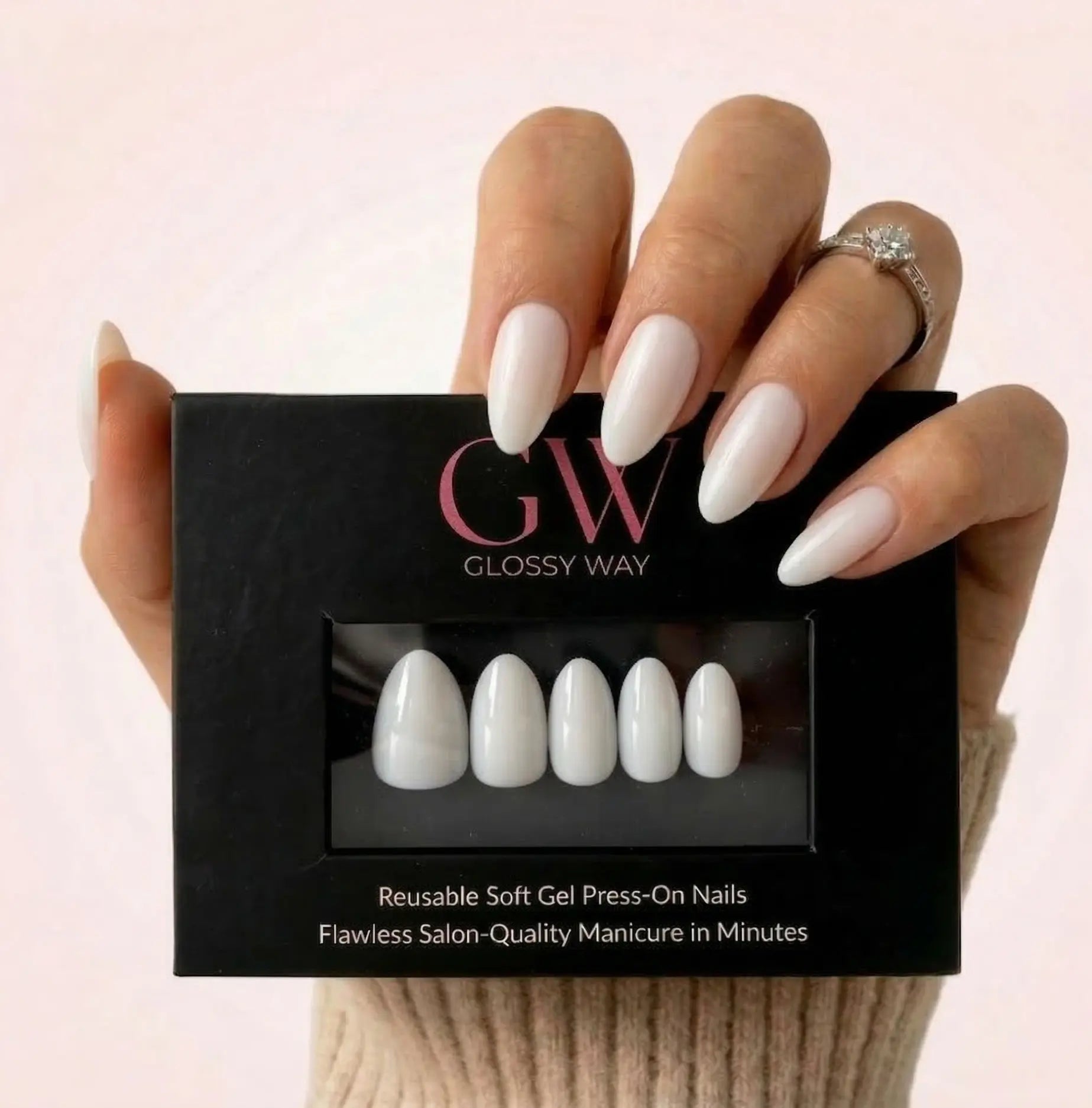Moonlit Pearl press-on negler fra Glossy Way