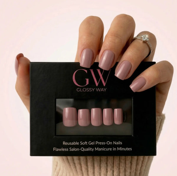Unhas postiças Gloss au Lait da Glossy Way.